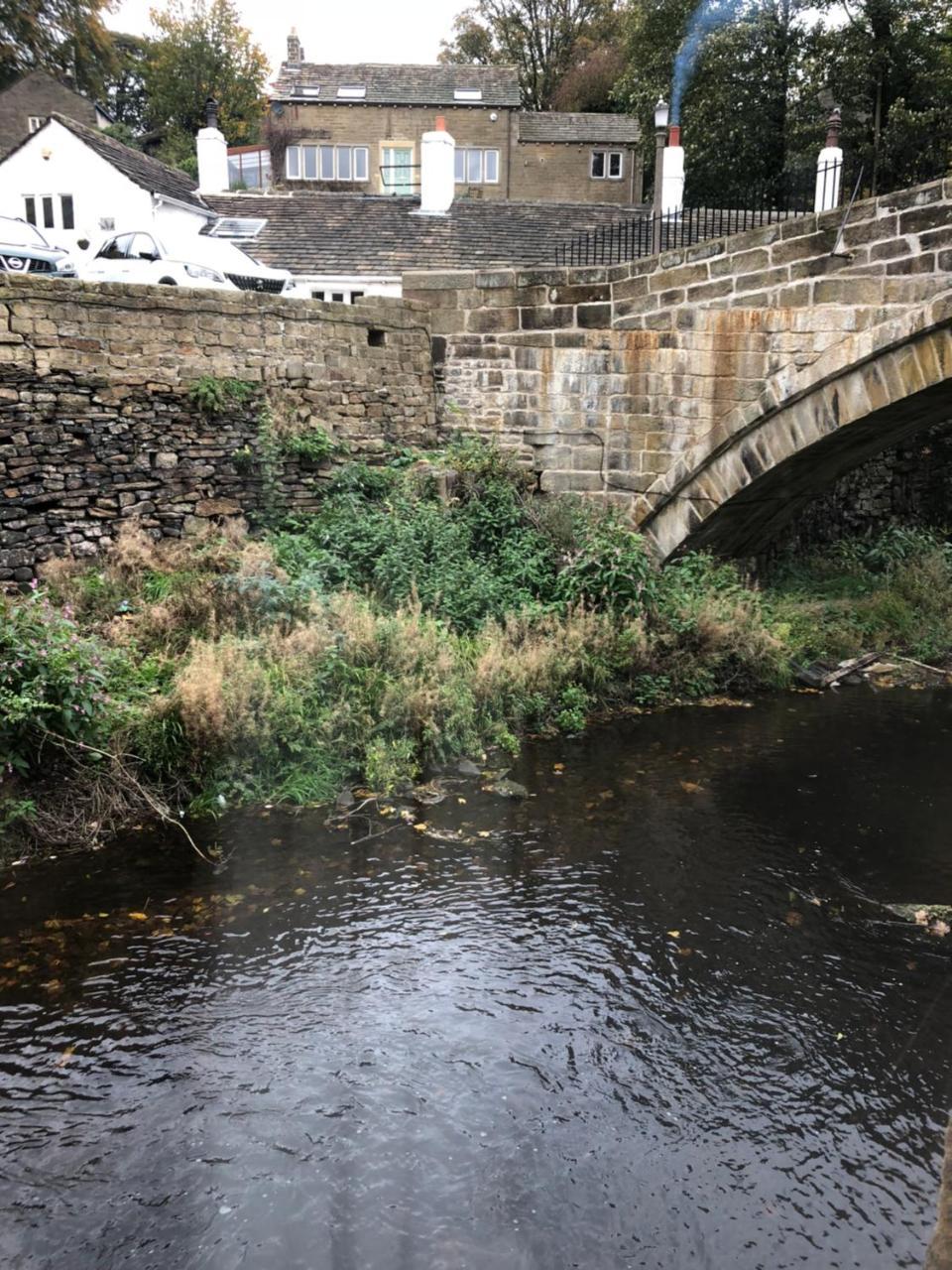 Over The Bridge Guest House Ripponden Exterior photo