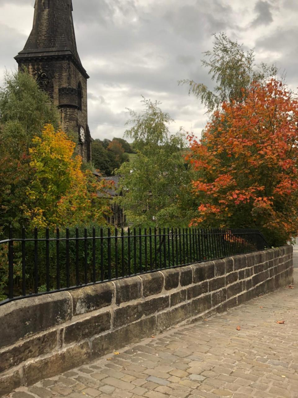 Over The Bridge Guest House Ripponden Exterior photo