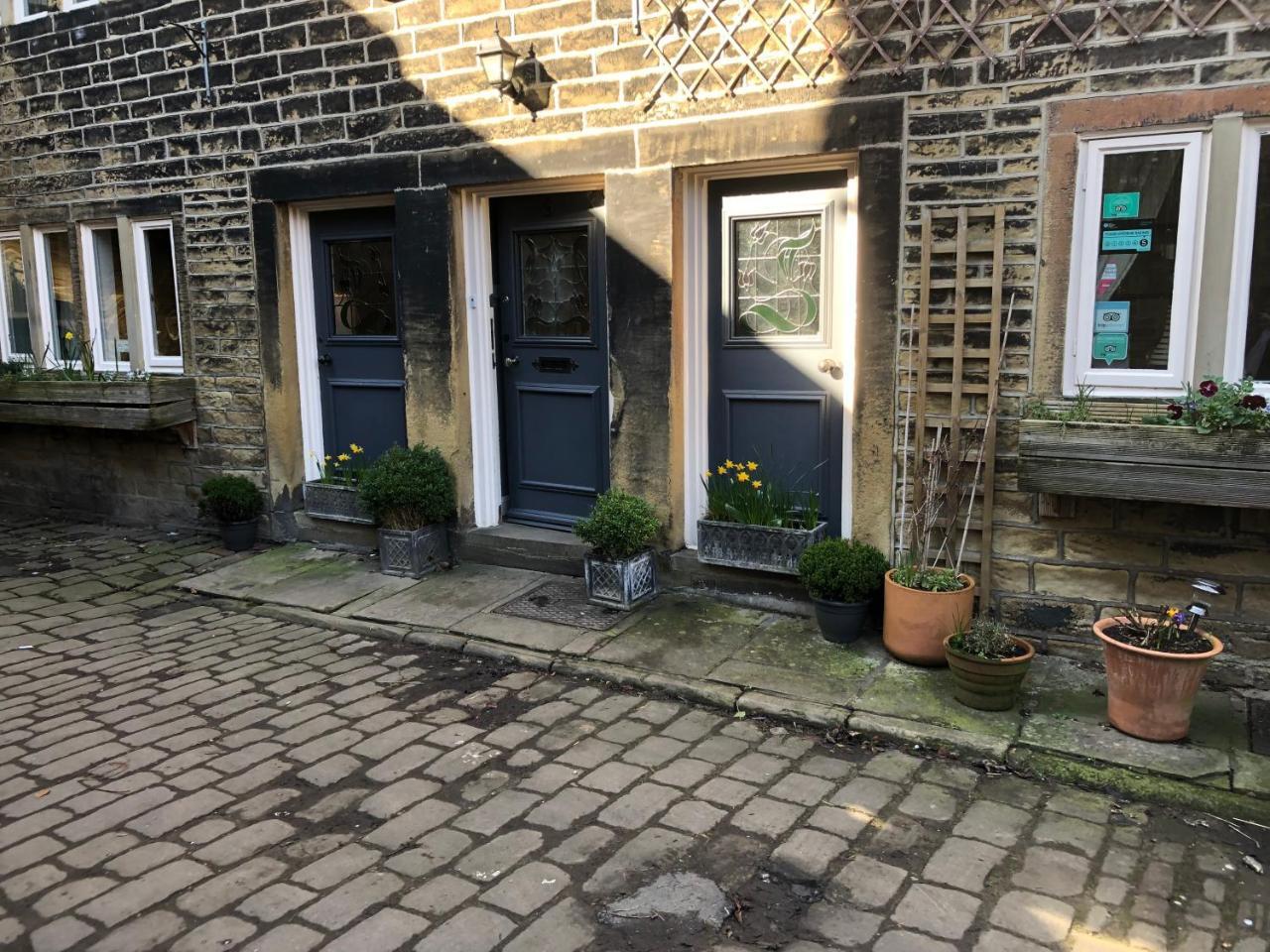 Over The Bridge Guest House Ripponden Exterior photo