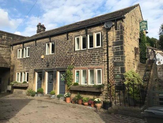 Over The Bridge Guest House Ripponden Exterior photo